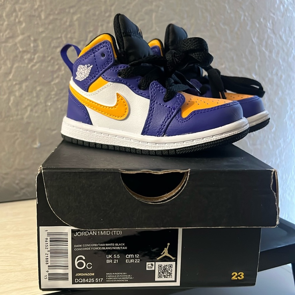 Jordon 1 mid Dark concord/Taxi-white-black 6c LA Lakers